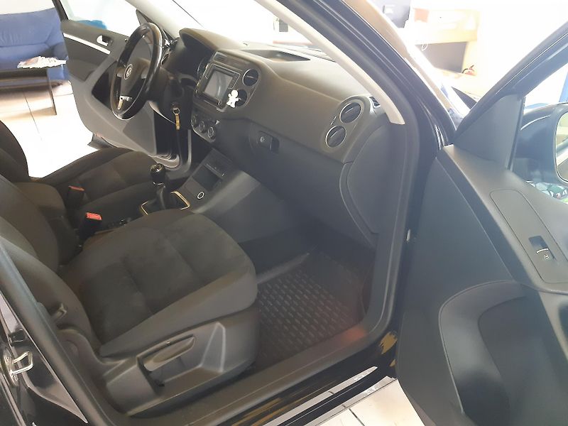 Volkswagen Tiguan 2.0 TDI 4x4 DIGIKLIMA TAŽNÉ - fotka 25 z 28