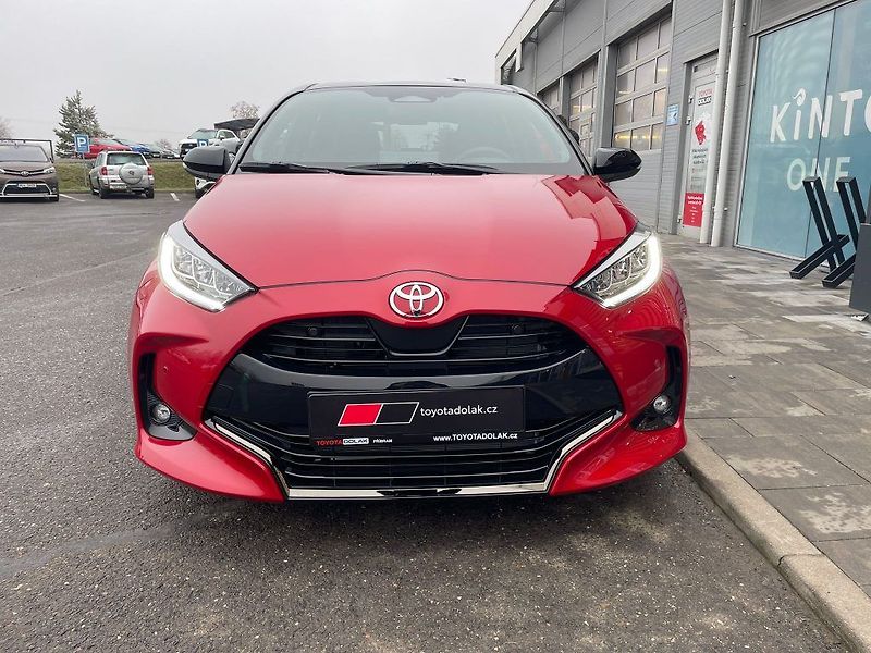 Toyota Yaris 1.5 HEV 130k Executive - fotka 2 z 24