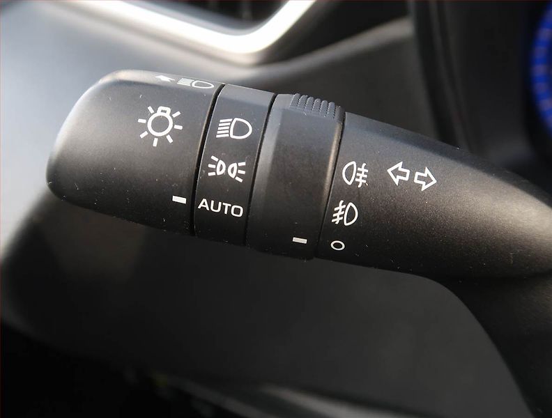 Toyota Corolla (2021) 2.0 Hybrid - fotka 25 z 27
