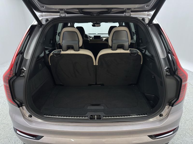 Volvo XC90 (2026) T8 AWD Plug-in DARK PLUS 7m - fotka 28 z 28