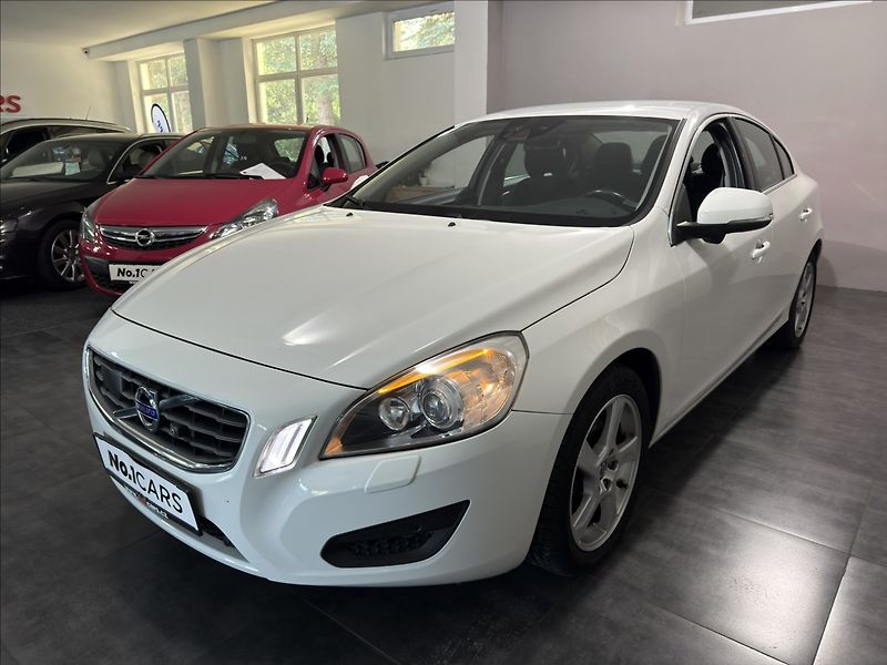 Volvo S60 1,6   T3 SUMMUM XENON BLIS - fotka 3 z 33