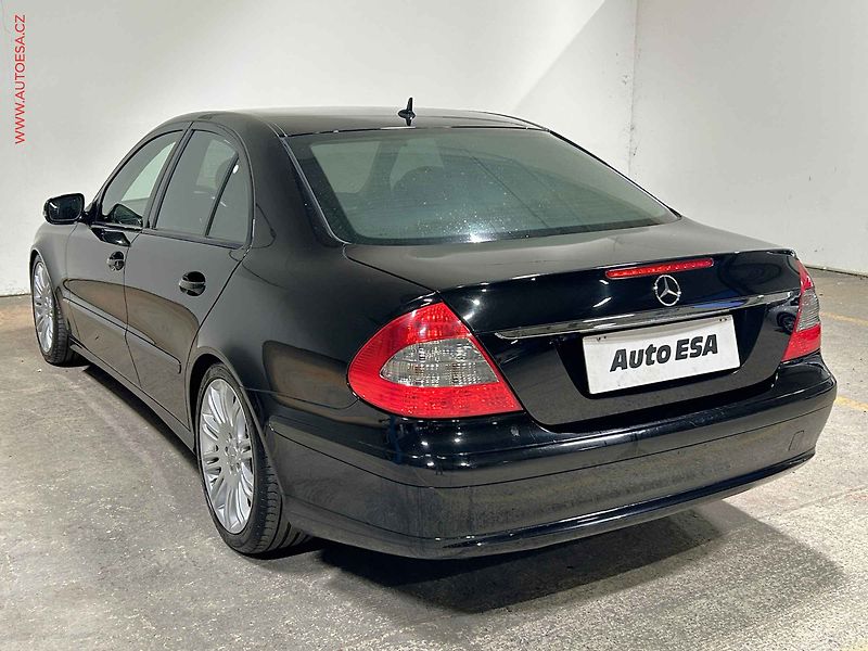 Mercedes-Benz Třídy E (2007) 2.2CDi E220, 1.maj, Xenon - fotka 6 z 15