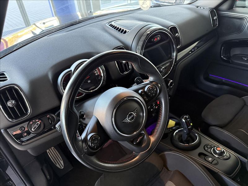 Mini Countryman 2,0   JCW,ALL4,225KW,ČR,F60 - fotka 18 z 34