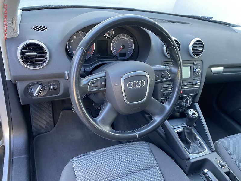 Audi A3 (2011) 1.2 TFSi, Attraction, výhřev - fotka 12 z 17