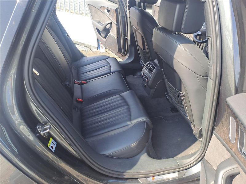 Audi A6 Avant 3,0 TDI QUATTRO S line A - fotka 7 z 20