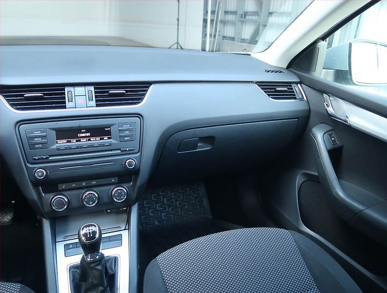 Škoda Octavia (2013) 1.6 TDI, Tempomat - fotka 8 z 15
