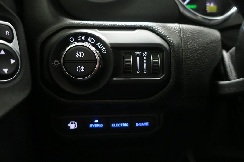Jeep Wrangler (2022) 2.0 4xe PHEV Unlimited Sahara - fotka 15 z 50