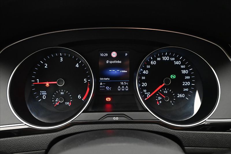 Volkswagen Passat 2,0 TDI 110 kW DSG Business Zá - fotka 16 z 33