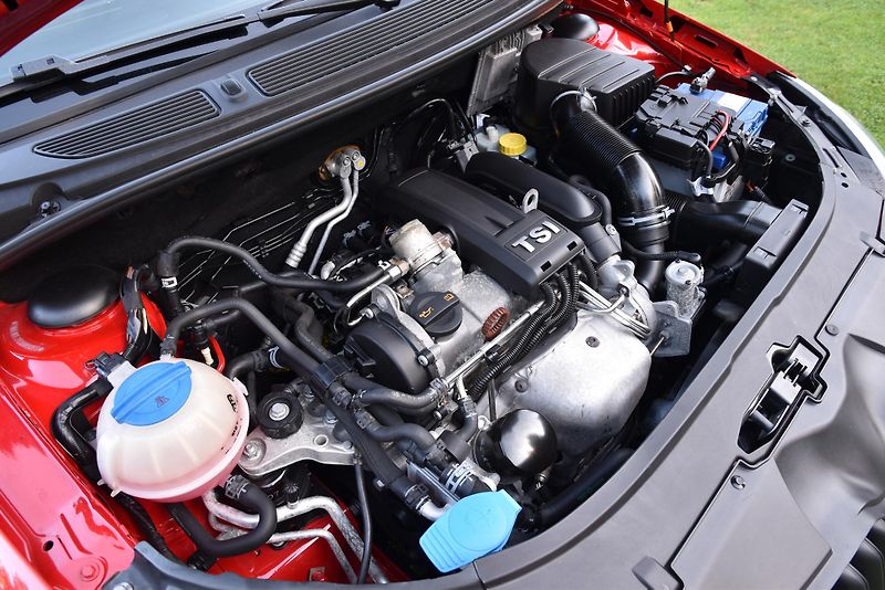 Škoda Fabia 1.2 TSi MONTE CARLO,KLIMA,TEMP - fotka 41 z 43