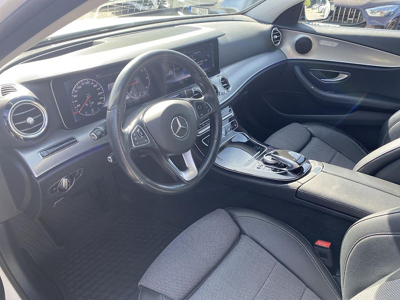 Mercedes-Benz Třídy E E 220d 4M AVANTGARDE - fotka 13 z 26