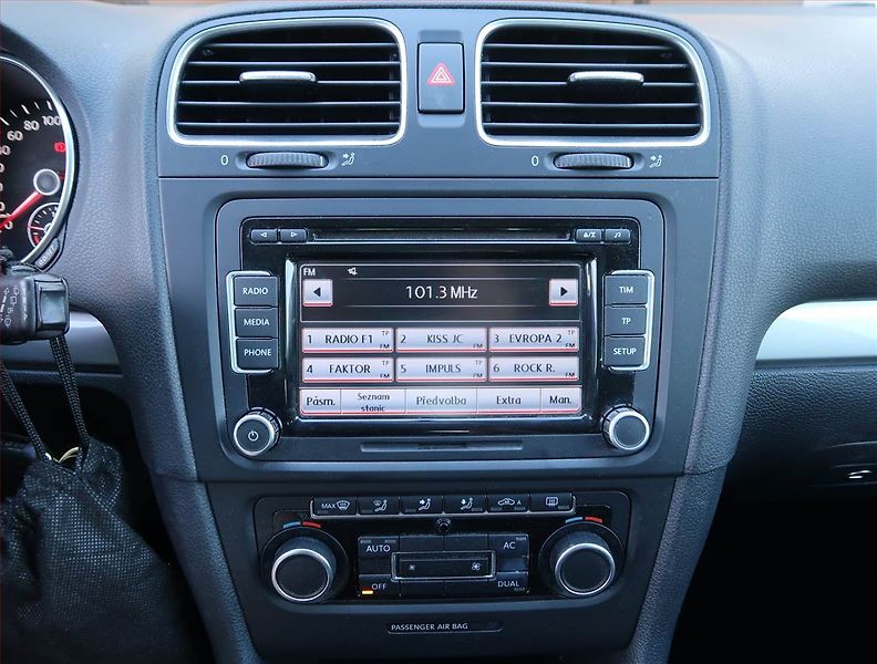 Volkswagen Golf (2011) 1.2 TSI, ČR,1.maj, Serv.kniha - fotka 12 z 15