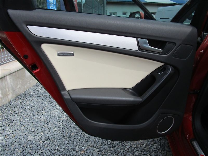 Audi A4 3.0FSi V6 Quattro S-Line - fotka 37 z 49