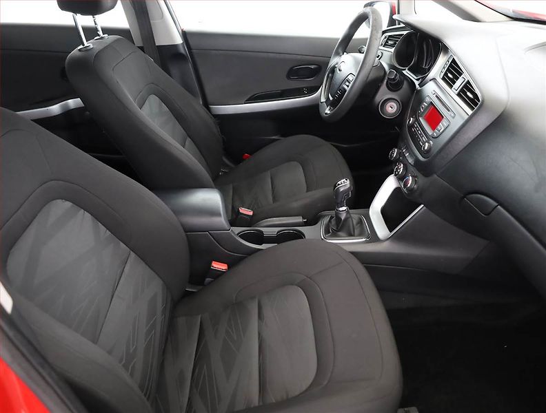 Kia Ceed (2016) 1.4 CRDi, Serv.kniha, po STK - fotka 7 z 15