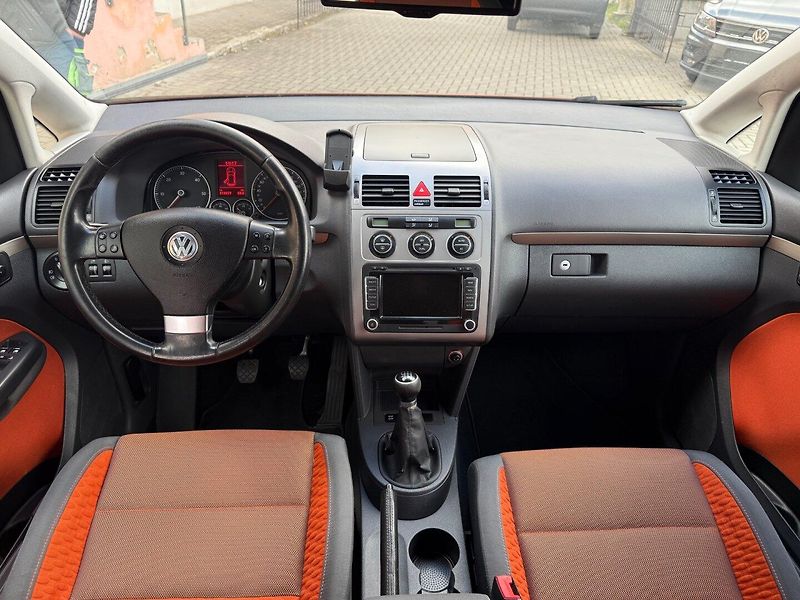 Volkswagen Touran (2011) 2.0 TDI - Cross - fotka 9 z 19