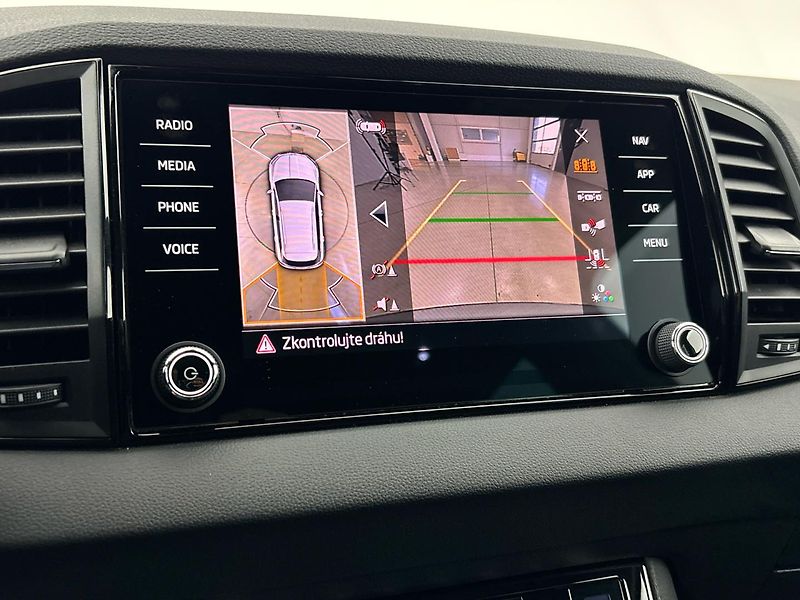 Škoda Karoq Sportline 4x4 DSG, nez. topení - fotka 26 z 30