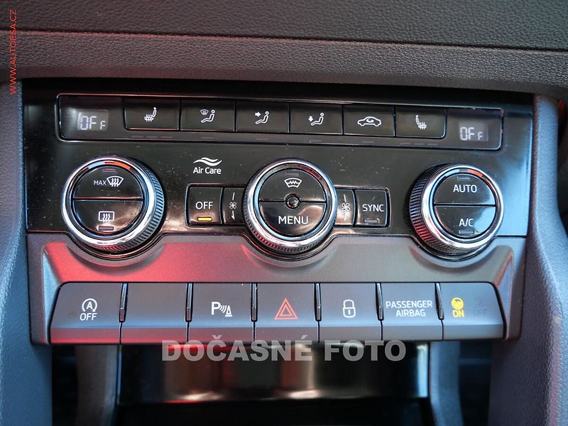 Škoda Karoq (2019) 1.5 TSi, Ambition, DSG, panor - fotka 20 z 21