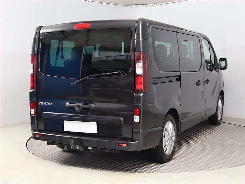 Opel Vivaro (2017) 1.6 BiCDTI, Bus, 9Míst - fotka 5 z 11