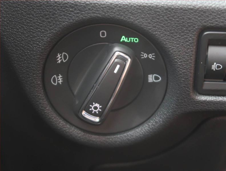 Škoda Kamiq (2025) Selection 1.0 TSI - fotka 18 z 24