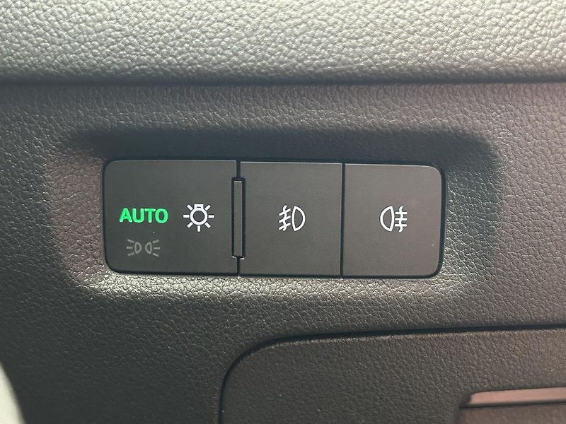Škoda Octavia 2.0 TDI Ambition Plus - fotka 14 z 28