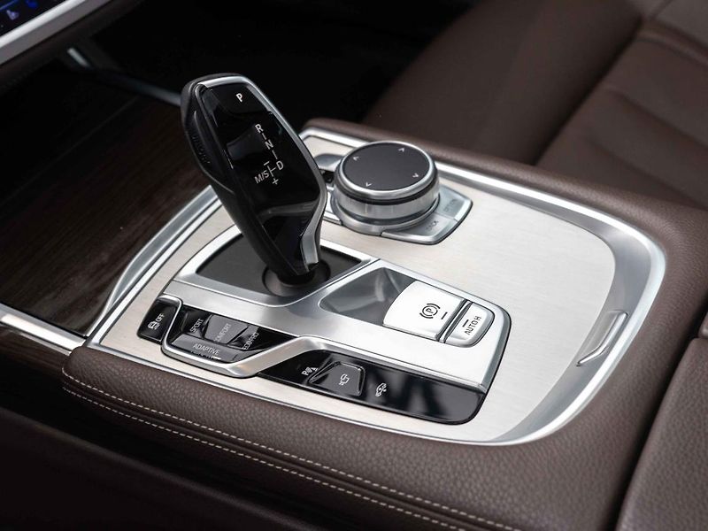 BMW Řada 7 750Li xDrive Sedan - fotka 15 z 22