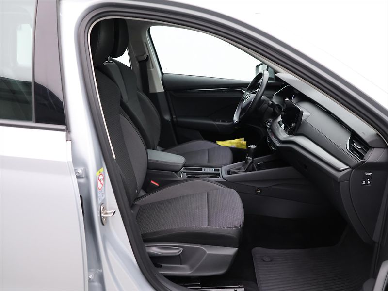 Škoda Octavia 2,0 TDI 85kW Ambition CZ DPH - fotka 11 z 25
