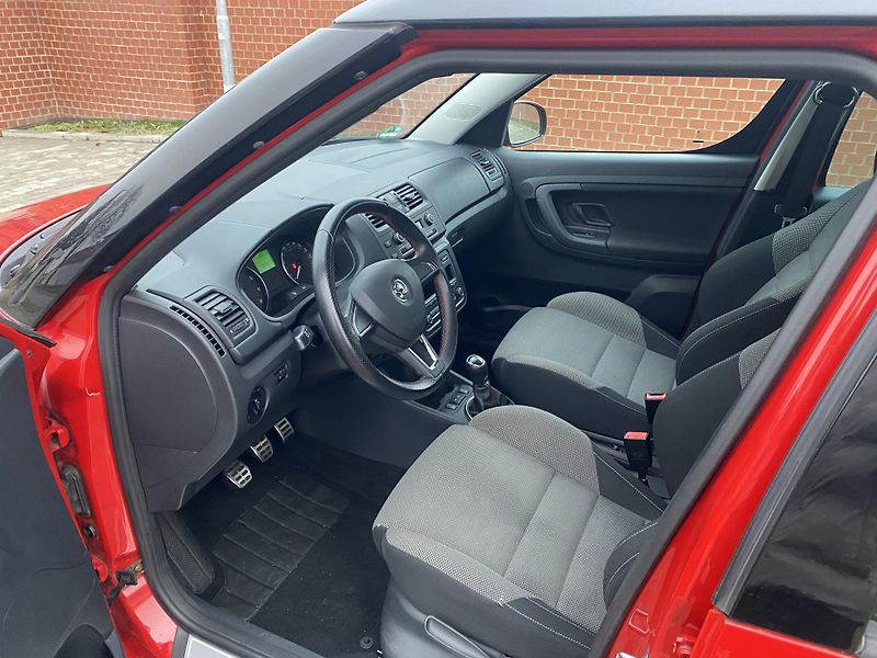 Škoda Roomster (2014) 1.2TSi MODEL NOIRE - fotka 25 z 65