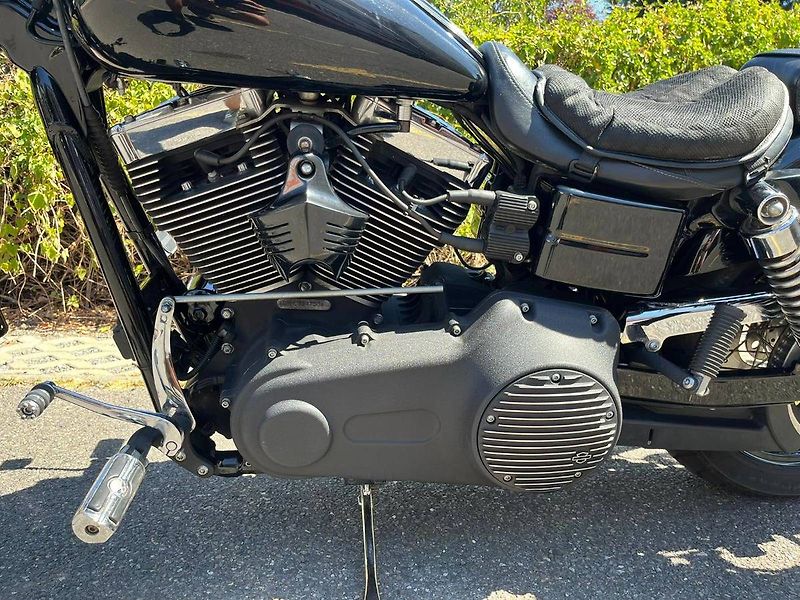 Harley-Davidson FXDWGI Dyna Wide Glide (2012) - fotka 14 z 16