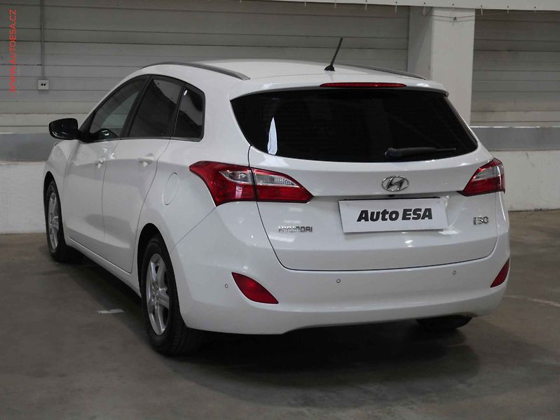 Hyundai i30 (2014) 1.6 GDi, ČR, Temp. park. - fotka 4 z 20