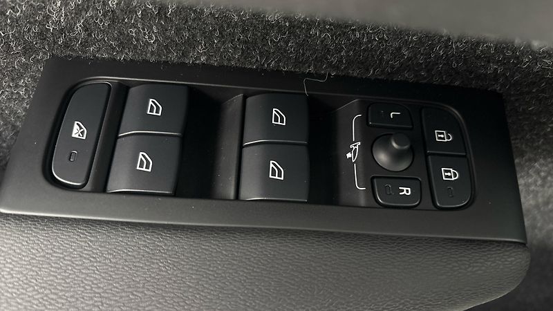 Volvo XC40 2.0 T3 AUT Momentum Pro - fotka 22 z 28