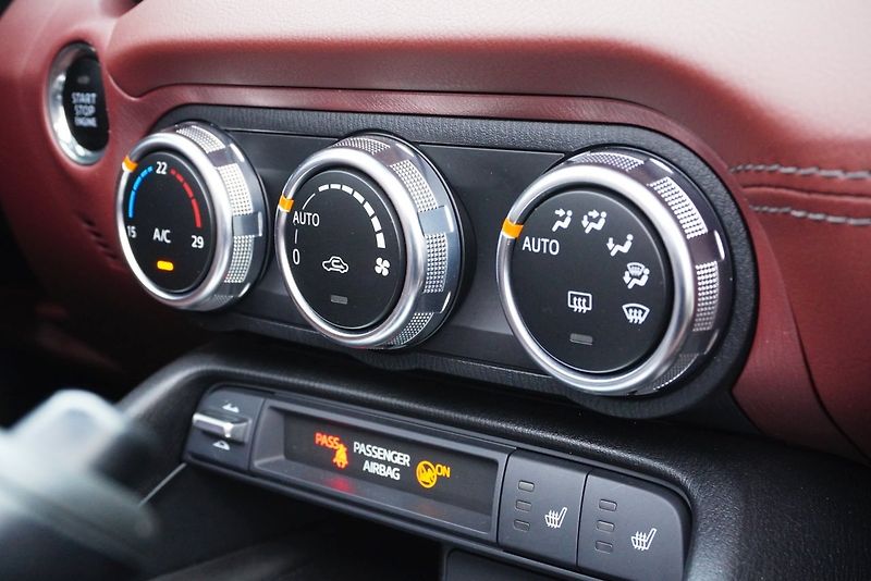 Mazda MX-5 2.0 SKYACTIV-G BOSE Navi - fotka 14 z 16