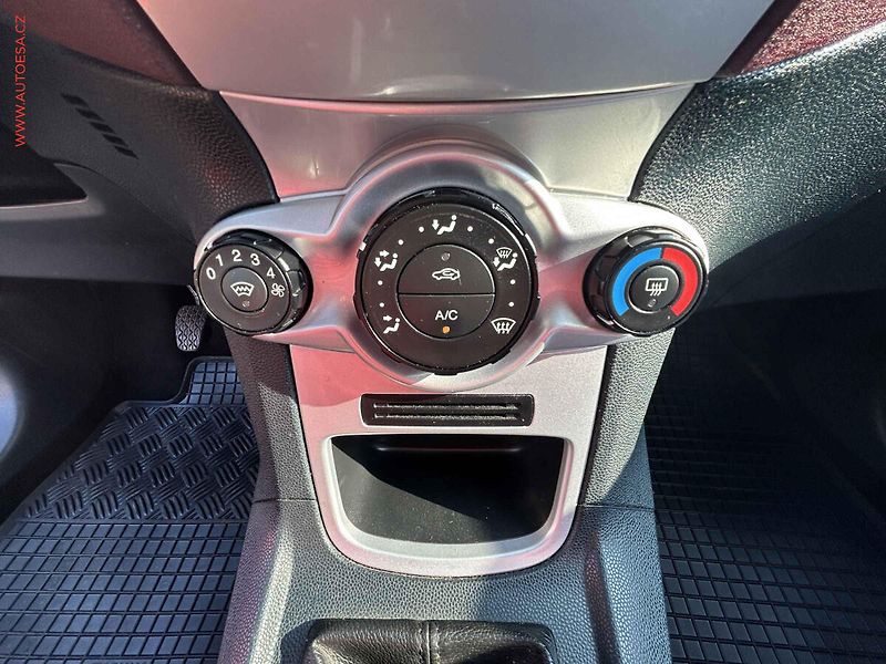 Ford Fiesta (2009) 1.4Ti-VCT, AC, výhřev sed - fotka 14 z 17