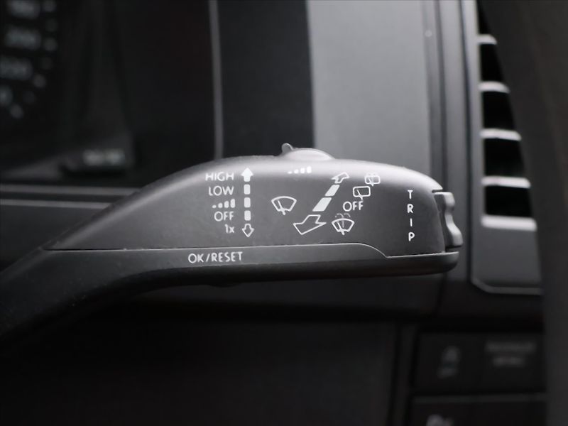 Volkswagen Multivan 2,0 TDI 110kW 7-Míst Tažné - fotka 17 z 29