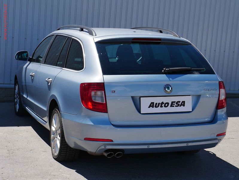 Škoda Superb (2012) 2.0 TDi, ČR, Ambition - fotka 6 z 22