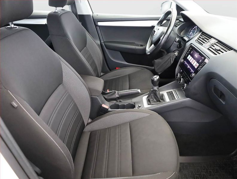 Škoda Octavia (2019) 1.6 TDI, Serv.kniha, Tempomat - fotka 7 z 15