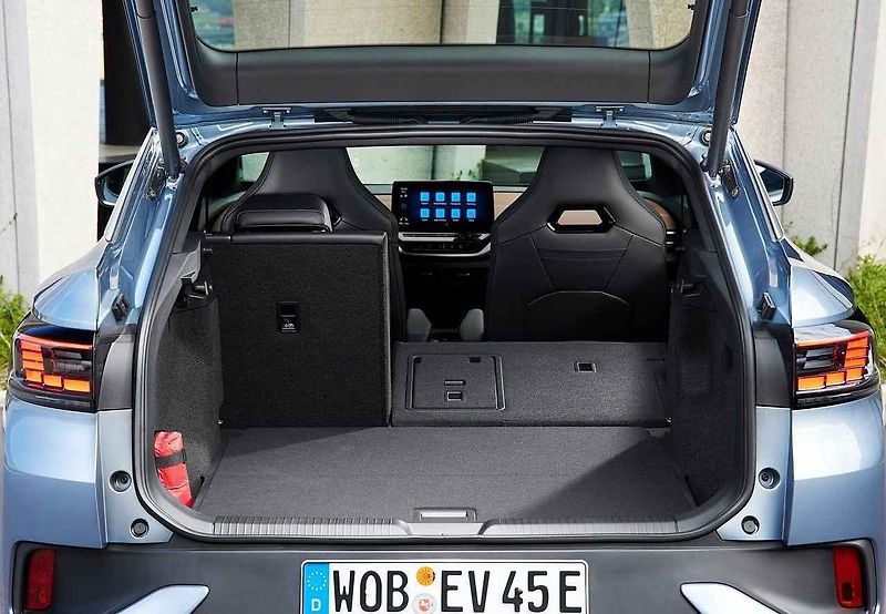 V útrobách obou vozů jsou shodné baterie a elektromotory