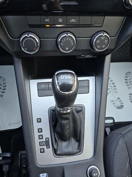 Škoda Octavia CNG DSG 1.Maj. ČR - DPH - fotka 12 z 18