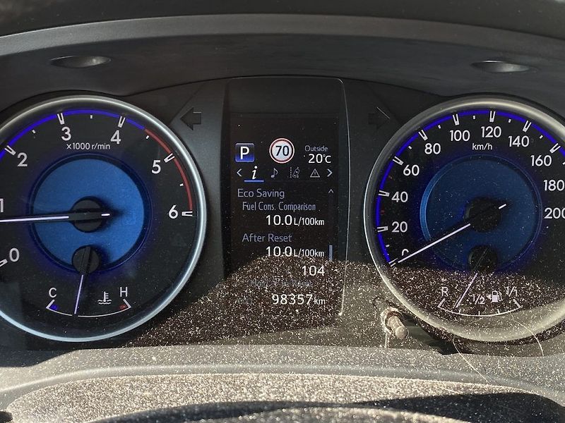Toyota Hilux 2.4D, ČR, Executive, DPH - fotka 12 z 18
