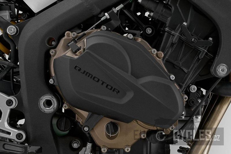 QJ Motor (2026) SRK 800 - fotka 8 z 8