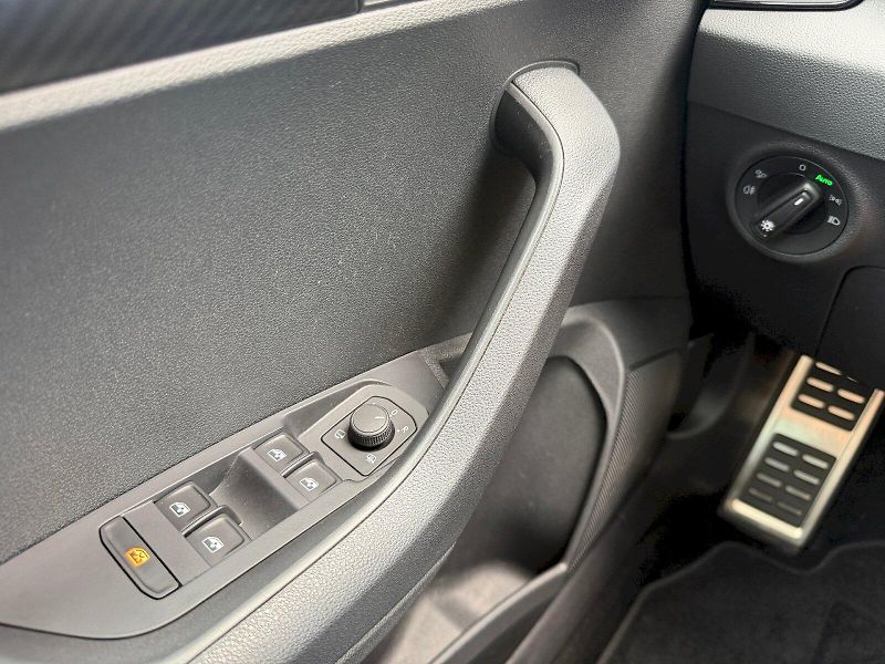 Škoda Karoq (2024) 2.0TSI 140kW DSG 4x4 SportLine - fotka 10 z 35