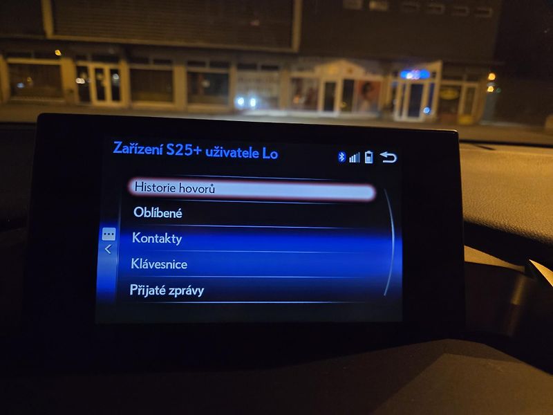 Lexus NX 300h (2016) - fotka 15 z 17