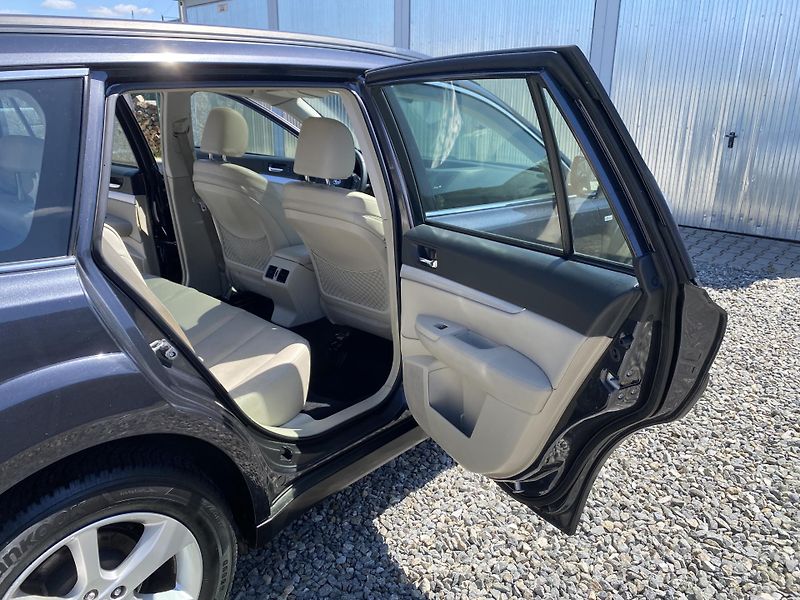 Subaru Outback 2.5i 170PS 4x4 BIFUEL PAN NAVI - fotka 113 z 157