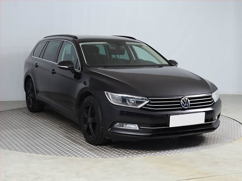 Volkswagen Passat (2015) Comfortline 2.0 TDI, Navi - fotografie inzerátu