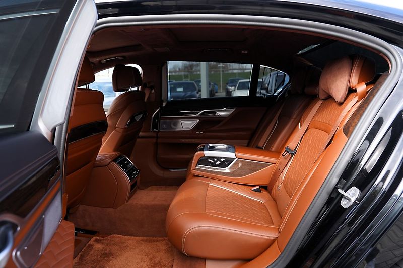 BMW Ostatní M760Li xDrive/6.6i/V12/590PS - fotka 31 z 47