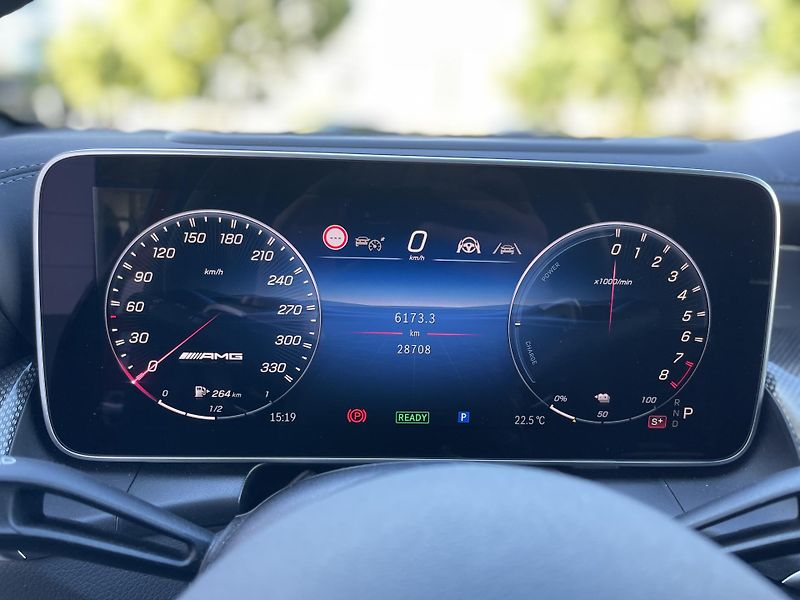 Mercedes-Benz GLC 63 S AMG E PERFORMANCE - fotka 18 z 37