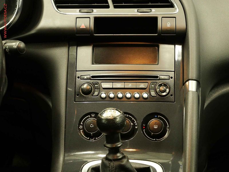 Peugeot 3008 (2010) 1.6 HDi, Klima - fotka 14 z 17