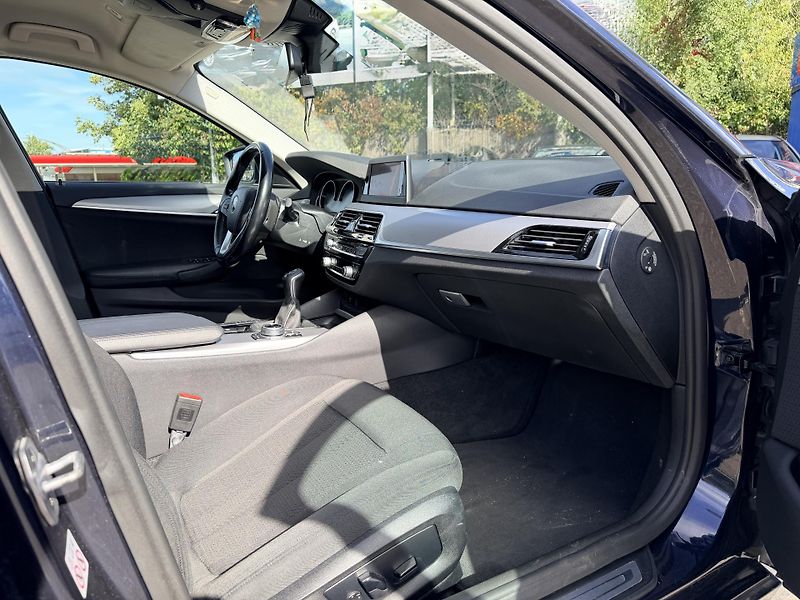 BMW Řada 5 (2017) G31, krásný stav - fotka 11 z 26