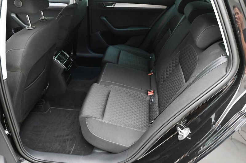 Škoda Superb 2,0 TDI 110kW DSG Clever Záruk - fotka 14 z 30