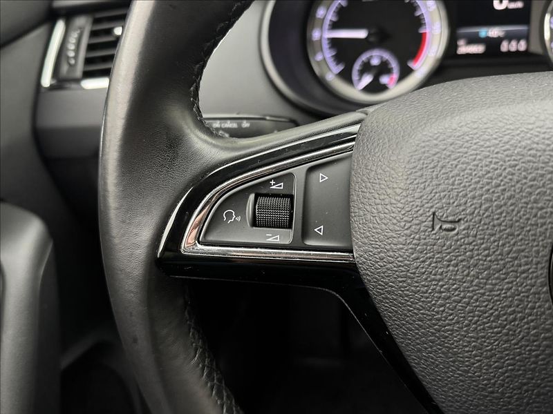 Škoda Octavia 2,0 LED STYLE NAVI KEYLESS CZ - fotka 10 z 42
