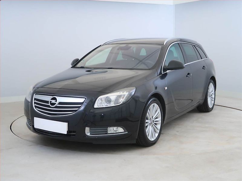 Opel Insignia (2012) 2.0 CDTI, Navi, Xenony - fotka 2 z 16