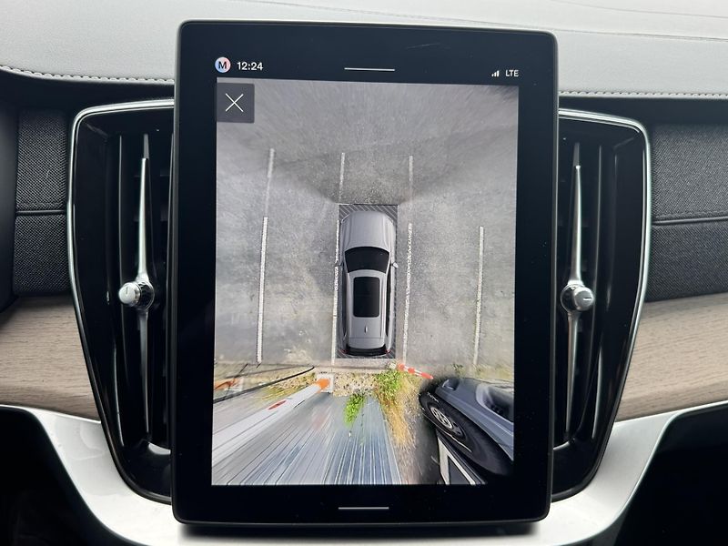 Volvo XC90 B5 AWD PLUS 360/ 7.m* / +kola  - fotka 47 z 49